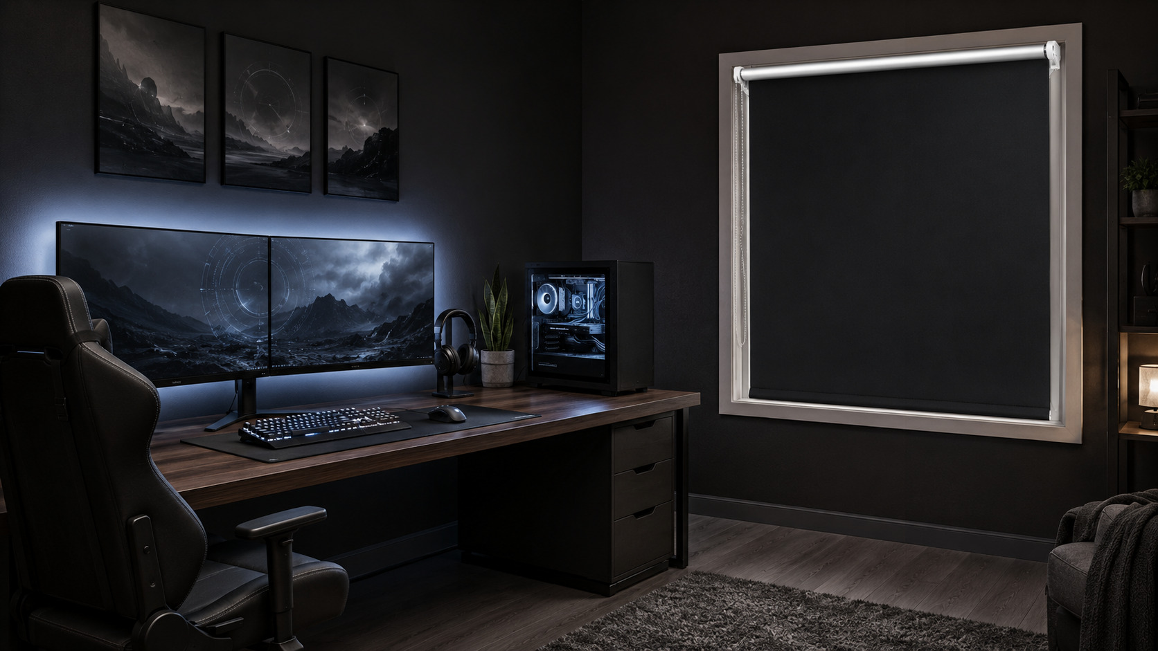 Gaming room z roletami zaciemniającymi termicznymi – przyciemniony pokój gracza z monitorem bez refleksów